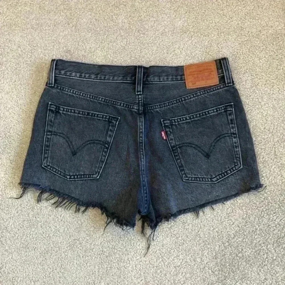 Levi’s 501 black ripped high rise jean shorts in size 28 - Picture 2 of 4
